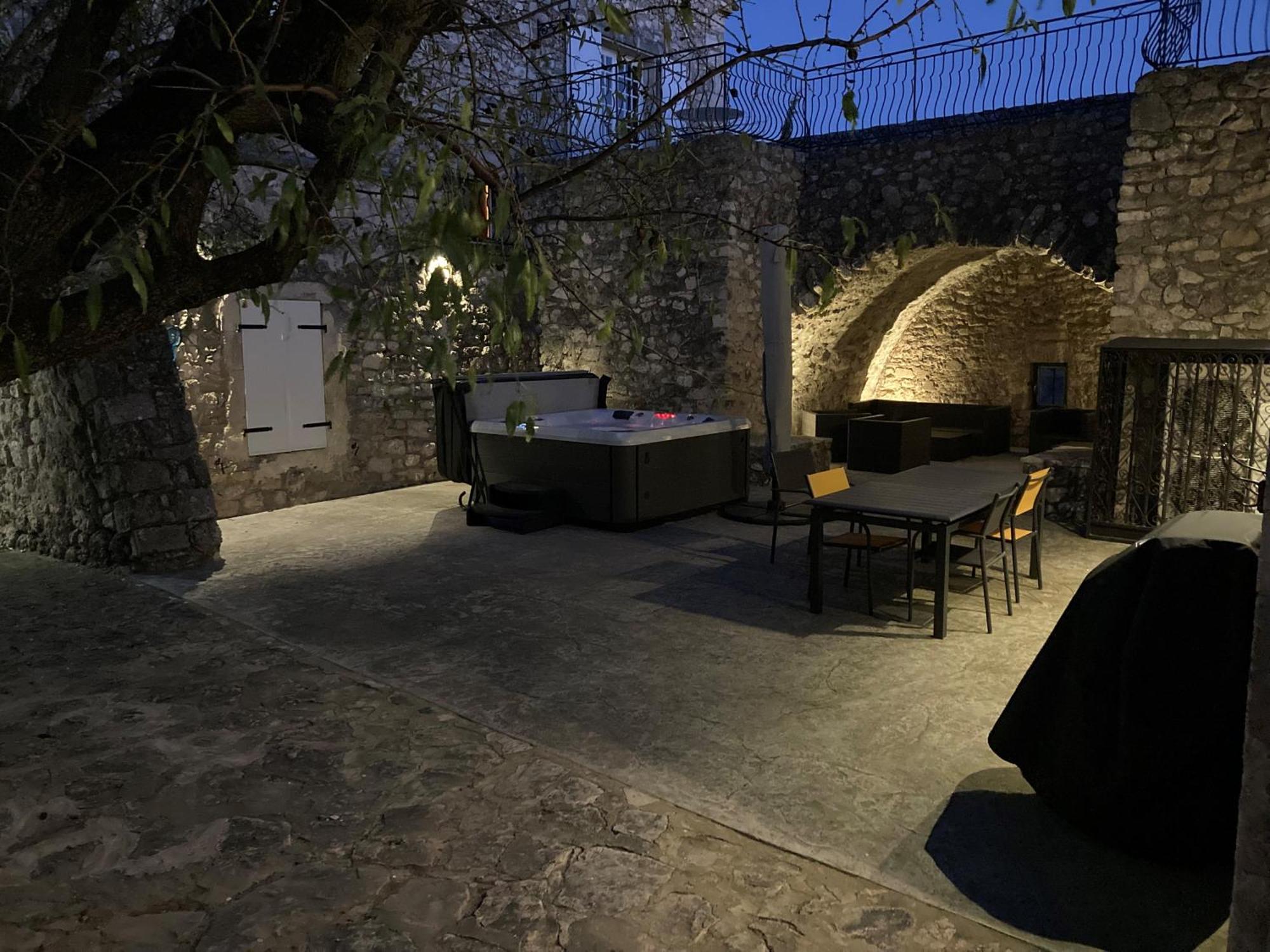 La Closerie D'Escalin Gite 12 Personnes Et Jacuzzi La Garde-Adhémar 外观 照片